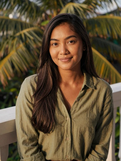 Dewi Anggraini, 26, verified Indonesian woman on her Jakarta balcony - video chat ready dating profile