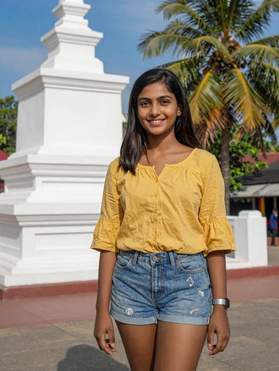 Ishara, 23, Sri Lankan woman near temple in Matara - meet Sri Lankan women online