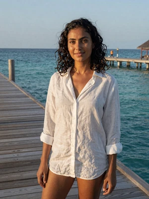 Fathimath, 28, Maldivian tourism manager on pier in Addu City - meet Maldivian singles