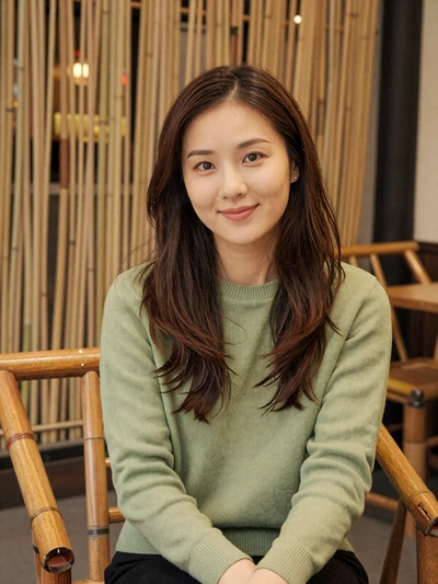 Yue, 31, Chinese woman in Chengdu teahouse - date Chinese women online