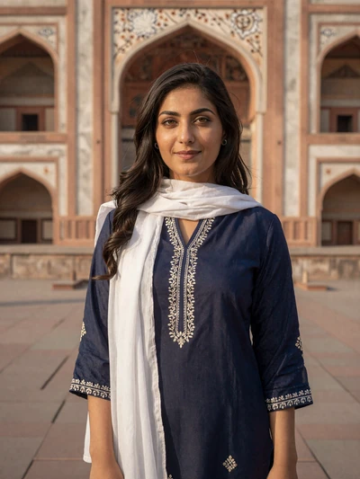 Fatima, 31, Pakistani woman at Lahore heritage site - South Asian dating traditions