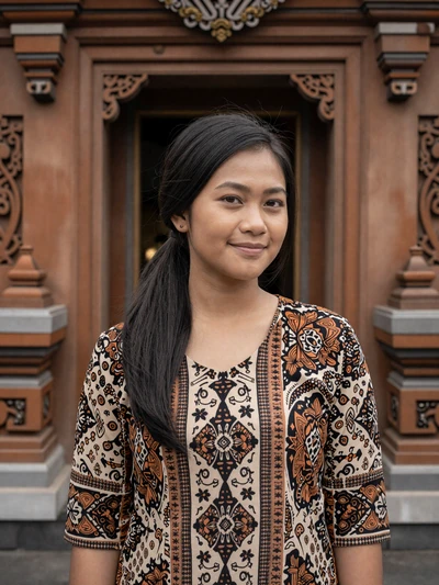 Sari, 24, Javanese woman near temple doorway in Yogyakarta - Indonesia dating site profile