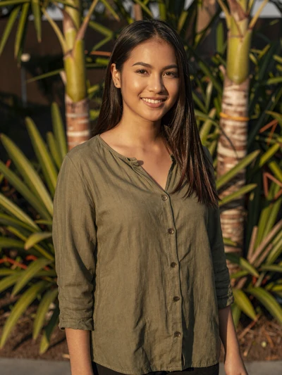 Ploy Srisai, 29, Thai yoga instructor in Bangkok tropical garden - Thai women dating first date ideas